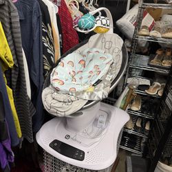 4moms MamaRoo Multi Motion Baby Swing Very Clean and Good Condition 