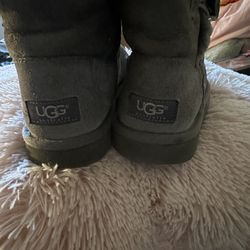 UGG Size 3Y 💙🩵