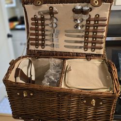 Juvale Wicker Picnic Basket for 4 with Utensils, Glasses, and Insulated Cooler Bag - Camping and Picnic Essentials Kit
