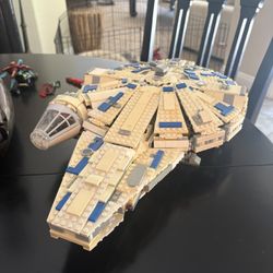 LEGO Millenium Falcon