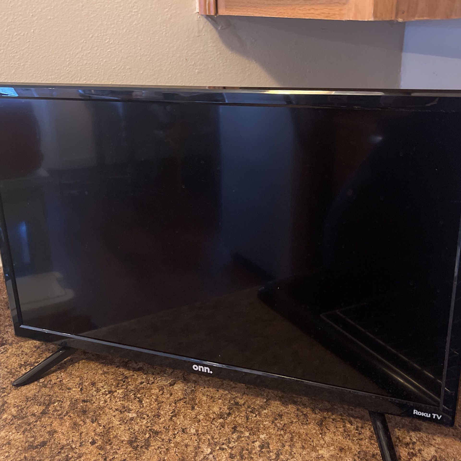 onn. 24” Class HD (720P) LED Roku Smart TV 