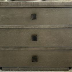 Dresser With Matching Night Stand. 