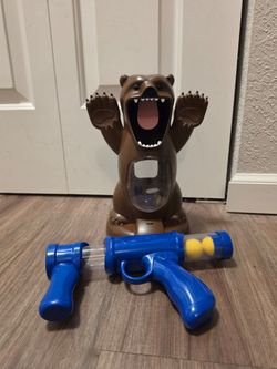 Feed the bear toy
