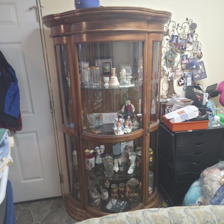 Curved Display Curio