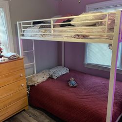 Bunk Bed Come Get It 75$