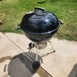 23inch weber  charcoal grill (Location In Description)