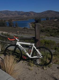 Leader fixed gear bike