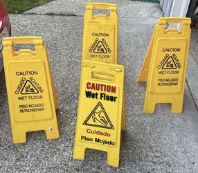 Wet Safety Signs (4)