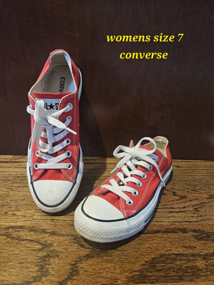 Womens Size 7 Converse Great Cond Like New