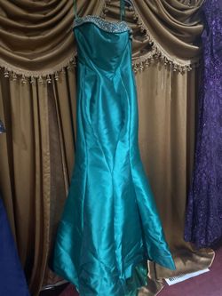 New with tags size 8. Evening Dress. Gown. Party. Mermaid dress