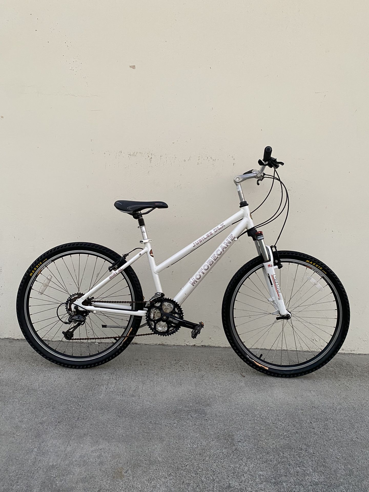 MOTOBECANE BIKE /SIZE TIRES 26”