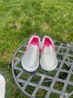 Girls slip on sneakers size 7