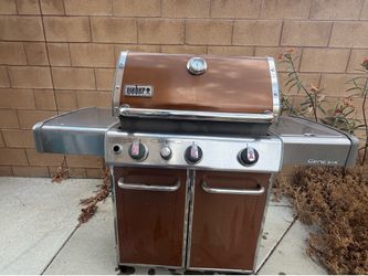 Weber Genesis Gas Grill with Side Burner & Sear Station – Copper – Great Condition