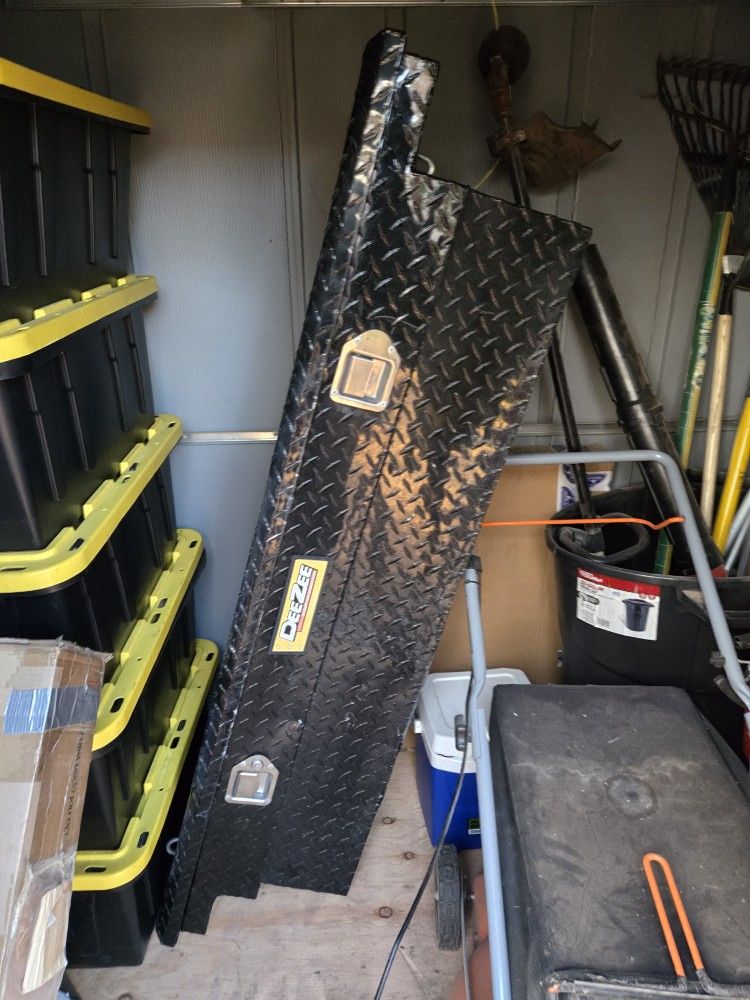 DeeZee Tool Box