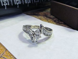 14k White Gold - Engagement Diamond - Oval & Round Cut