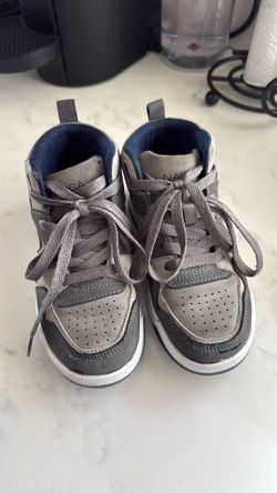 Kids Nautica Tennis Shoes size 13