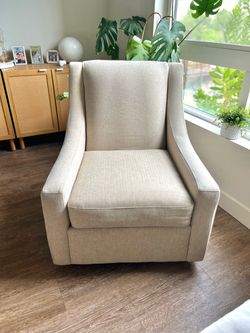 Pottery Barn Style Swivel Sofa Chair Like New