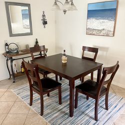 Beautiful Dining Room Set With 4 Cushioned Chairs