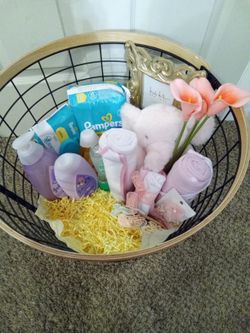 LARGE NEWBORN BABY BASKET A1