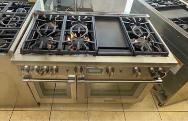 Like New Thermador Gas Range Stainless Steel no dents