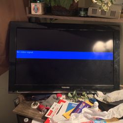 Toshiba 32” Flat Screen W/o Remote