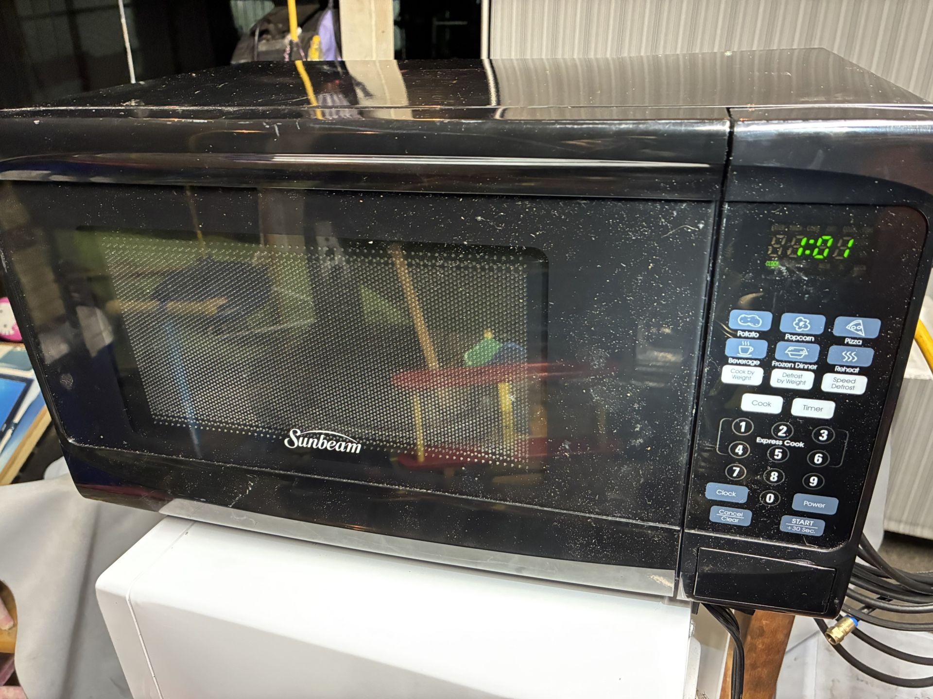 Sunbeam 1050 Watt Microwave 