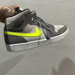 Jordan 1 Gunsmoke Volt 