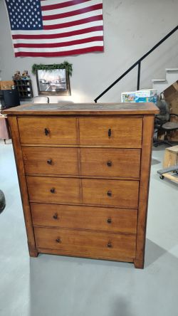 Chest of drawers dresser
