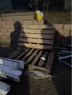 Free wood pallets