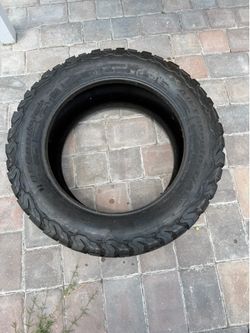 275 55 20 bf goodrich ko2 All- Terrain ( Like New Very good Condition ) one Tire.