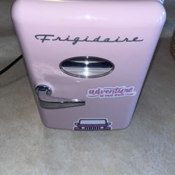 Small Mini Fridge 