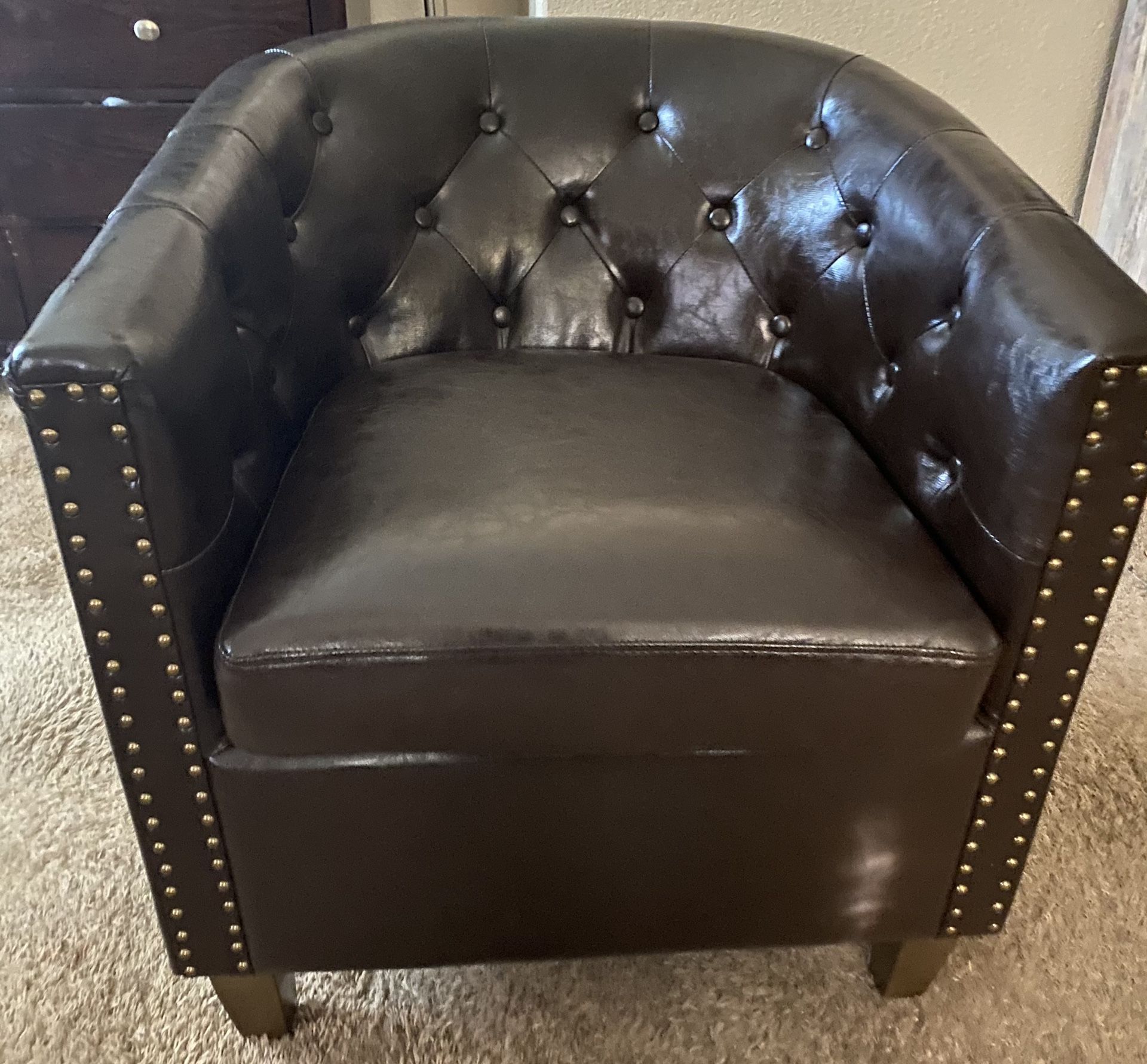 I’m selling my brown leather chair and my folding wood corner shelf both items for $55 I just don’t need those any more for pick up only by Las Vegas