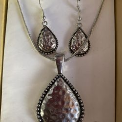 Nacklace And Earring Set