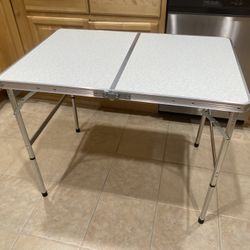 3’ Folding Table