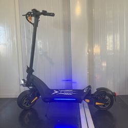 Dual-motor dual-battery high-speed electric scooter