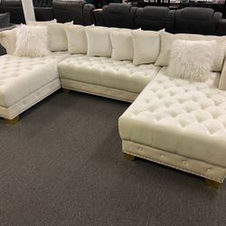 Jordan Cream Sectional double chaise 🌼🌼same day delivery < < $1499