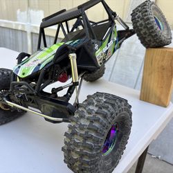 Axial 1/8 gilamon