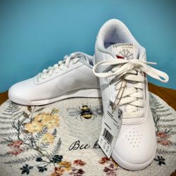 Women’s Running Shoe Size 7 