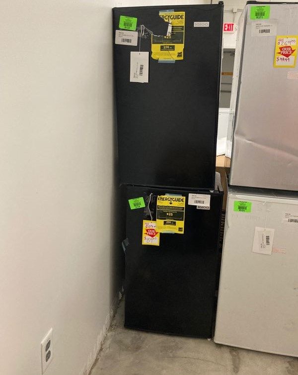 Igloo Mini Fridge ❄️ irf32bkb 3.2 cu. Ft. Sin ($89 each) Y9