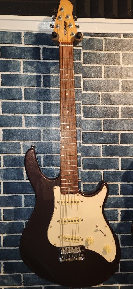 Peavey Raptor Plus Mini Headstock Strat Electric Guitar