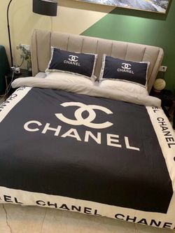 Brand New 4 Pieces King Size Reversible Bed In A Bag