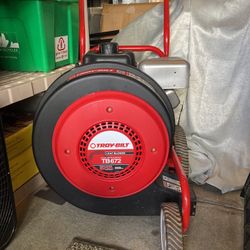 Troy Bolt Leaf Blower Like New Condition Barely Used 