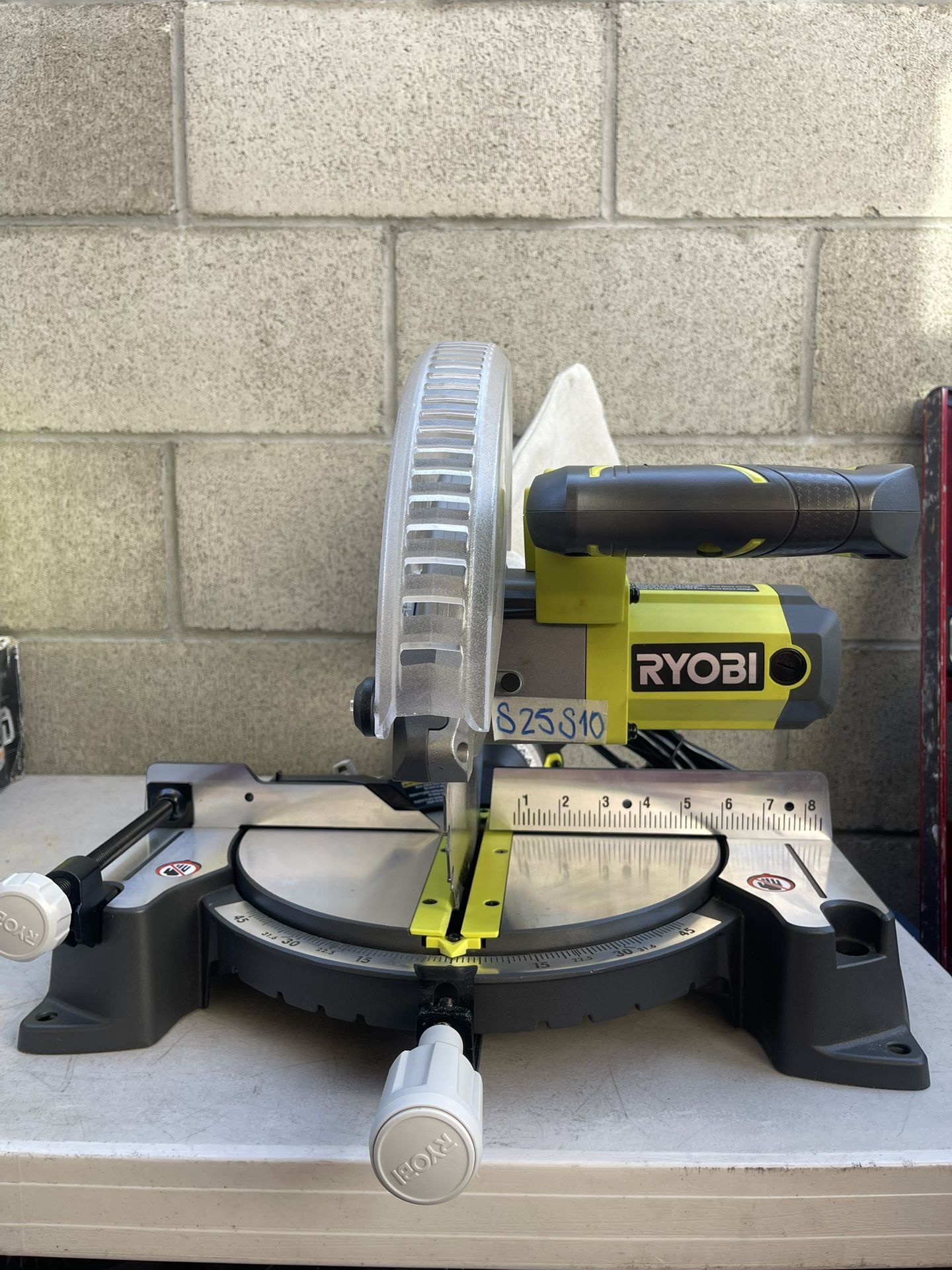 RYOBI 14 Amp Corded 10 in. Compound Miter Saw