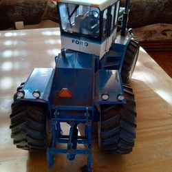 Ford FW-60 4wD Prestige Toy Tractor Diecast 1.16 Ertl Large 