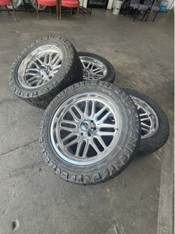 22x10 fuel ignite wheels and 35x12.50,22 nitto ridge grappler tires fits chevy 6 lug