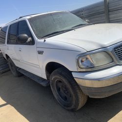 Parting Out 2002 Ford Expedition 