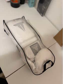 Throw down boxing gloves