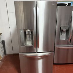 LG 33 refrigerator with water and ice dispenser, working perfectly and in perfect condition. Dimensions: 32.8 (W) x 35.4 (D) x 69.8 (H). Home delivery