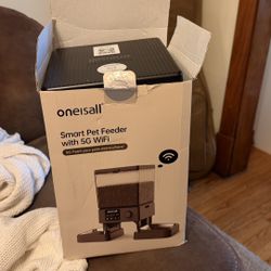 Smart Pet Feeder 5G WiFi – NEW (Never Used)