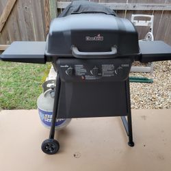 Char-Broil Classic 3-Burner Gas Grill (NEW, assembled, never used)